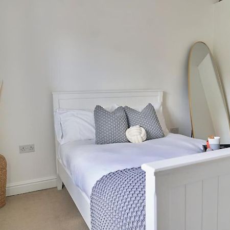 Stunning Luxury 2 Bed Apartment With En-Suite In Wokingham City Centre 外观 照片