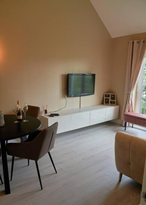 Stunning Luxury 2 Bed Apartment With En-Suite In Wokingham City Centre 外观 照片