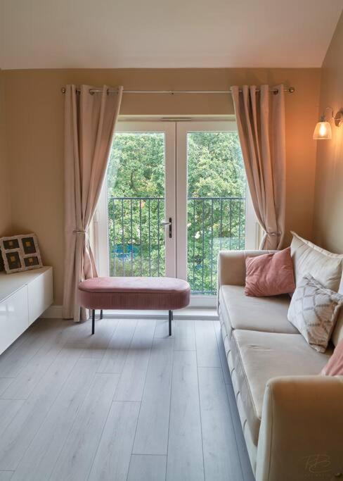 Stunning Luxury 2 Bed Apartment With En-Suite In Wokingham City Centre 外观 照片