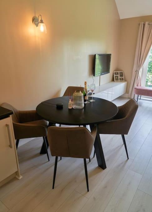 Stunning Luxury 2 Bed Apartment With En-Suite In Wokingham City Centre 外观 照片