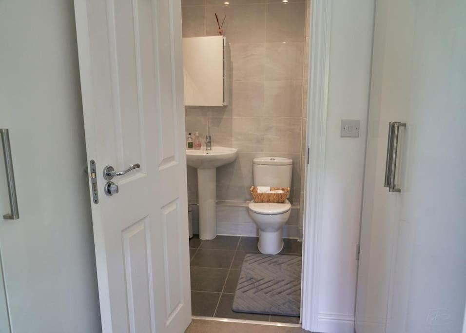 Stunning Luxury 2 Bed Apartment With En-Suite In Wokingham City Centre 外观 照片