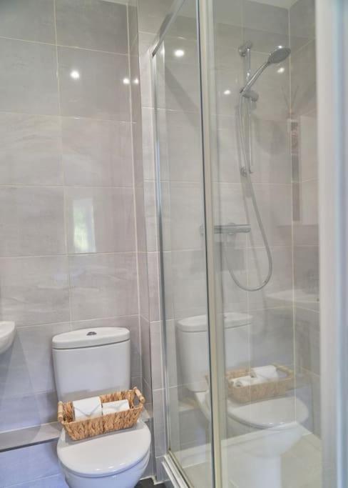 Stunning Luxury 2 Bed Apartment With En-Suite In Wokingham City Centre 外观 照片