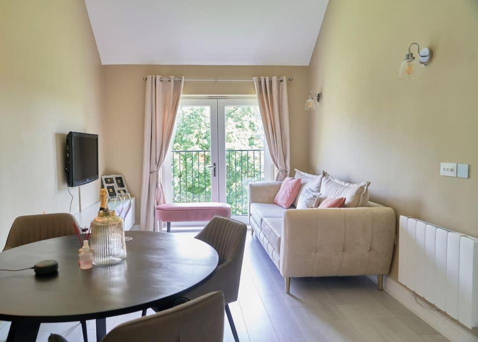 Stunning Luxury 2 Bed Apartment With En-Suite In Wokingham City Centre 外观 照片